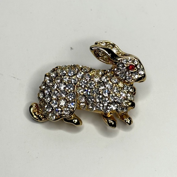 1960-70s Crystal Rhinestone Rabbit w/Ruby Crystal Eye Pin - Picture 2 of 5